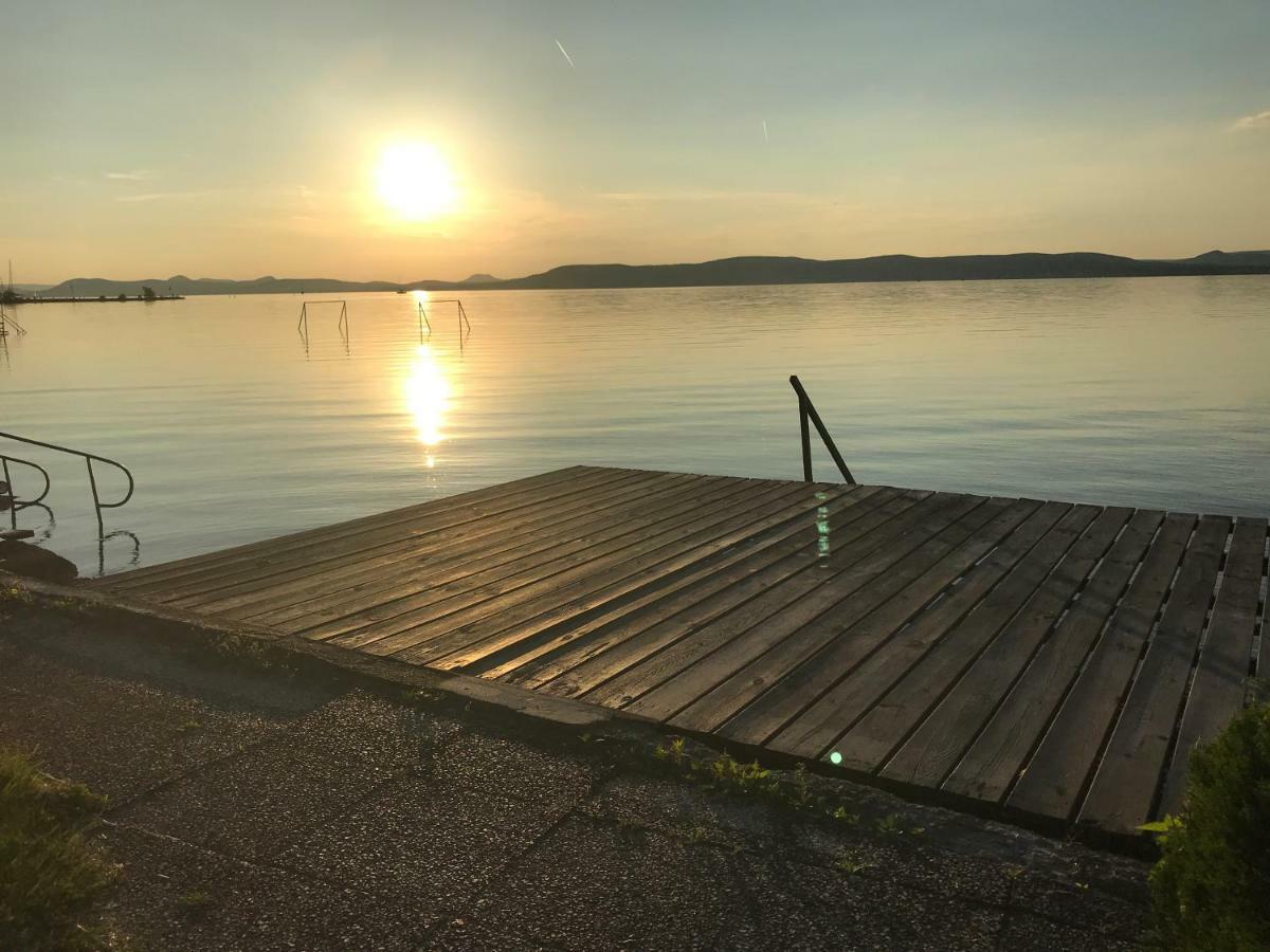 Sunny Private Beach Villa Balatonlelle Kültér fotó